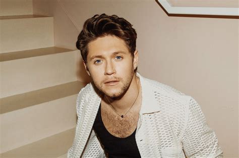  O Incrível Desfile de Moda do No Filter de Niall Horan: Um Mergulho no Mundo Glamuroso da Música e da Moda!